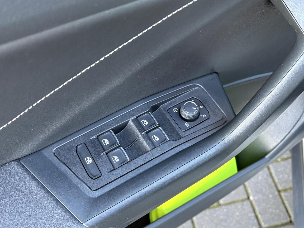 Volkswagen T-Roc 1.5 TSI OPF DSG R-Line | Pano |