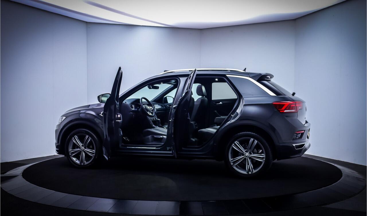 Volkswagen T-Roc 1.5TSI DSG R-LINE Sport PANO | VIRTUAL | CARPLAY | STOELVERW | ACC | DAB | KEYLESS | NAVI | LMV 18''