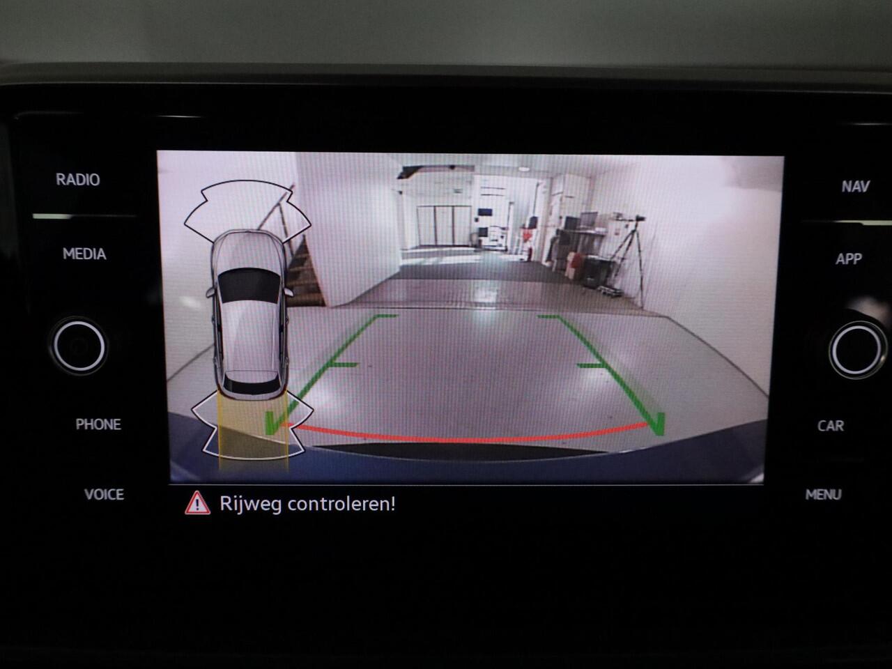 Volkswagen T-Roc 1.5 TSI Style 150 PK DSG | Verlengde garantie | Panorama dak | Keyless entry | Parkeer camera | El. achterklep |