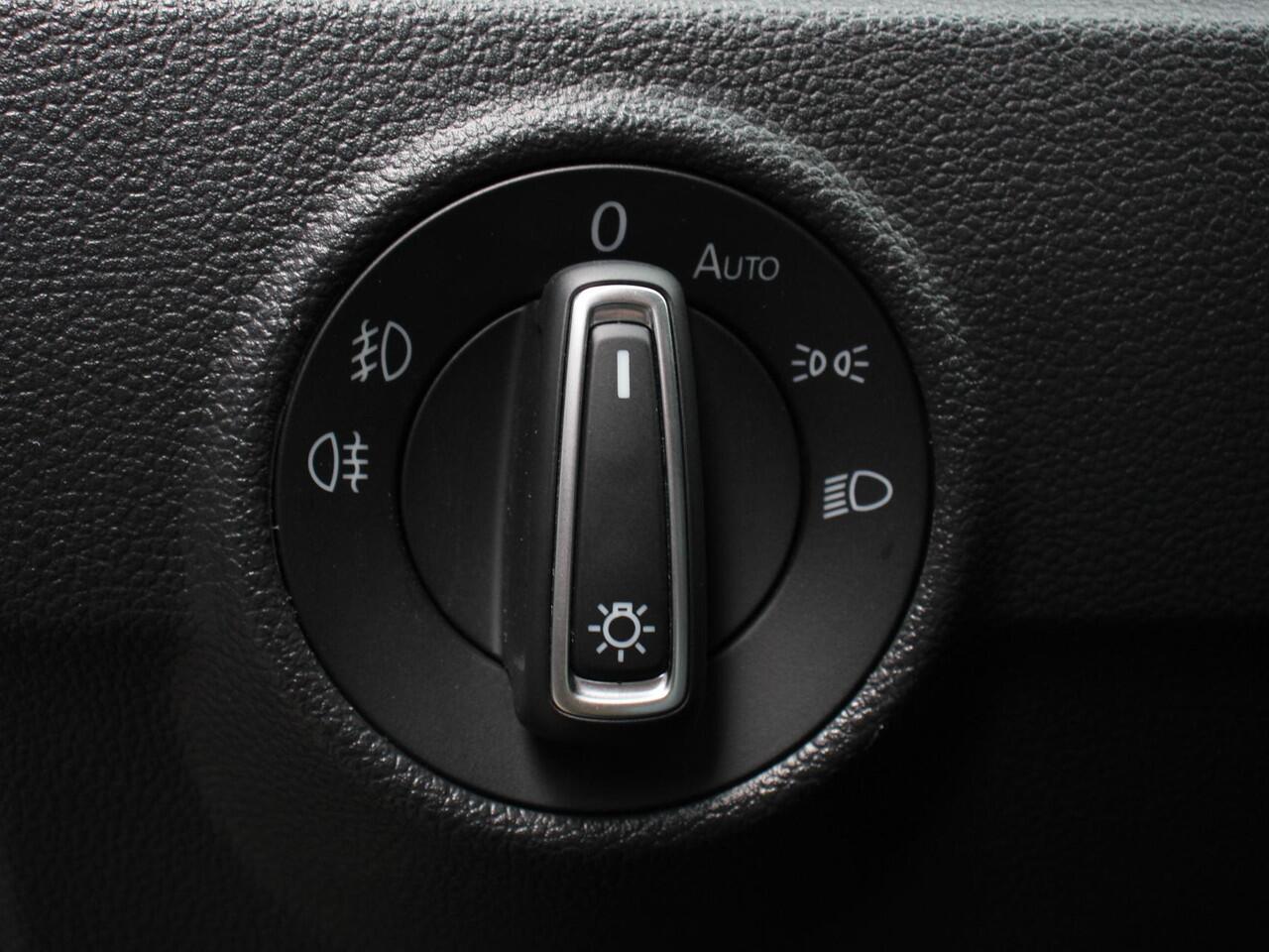 Volkswagen T-Roc 1.5 TSI 150pk Automaat Style | Navigatie | Climate Control | Adaptieve Cruise Control | Electrisch bedienbare achterklep | Camera | Parkeersensoren Voor en Achter | Verwarmbare voorstoelen