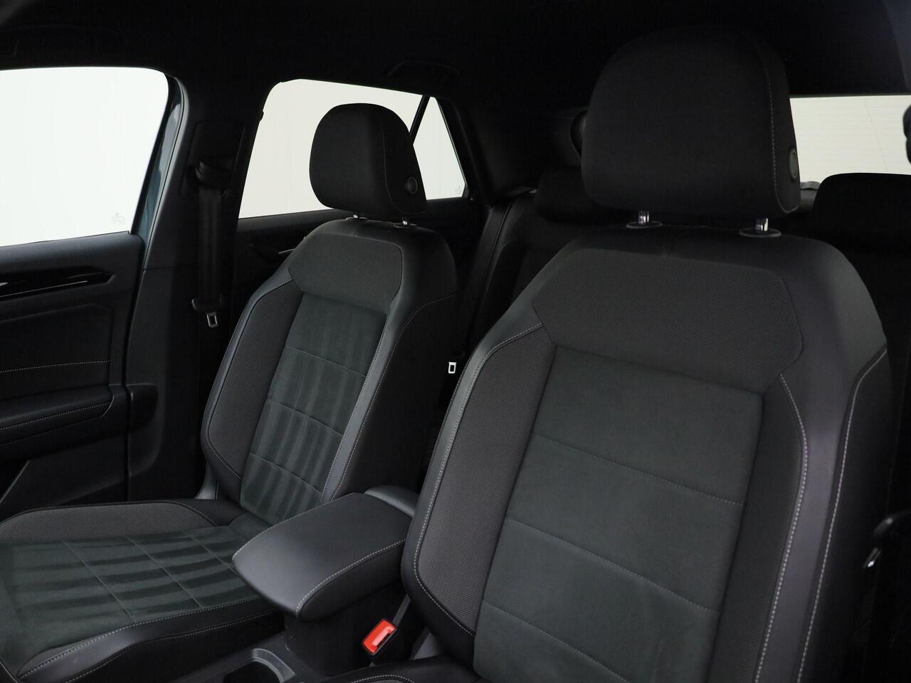 Volkswagen T-Roc 1.5TSI/150PK R-Line DSG · Navigatie · Apple/Android Car Play · Camera + Parkeersensoren · Trekhaak · Garantie tot februari 2027