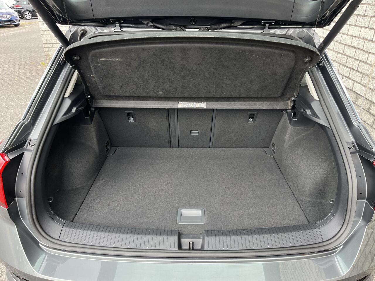 Volkswagen T-Roc 1.5 TSI Style | Stoel & Stuurverwarming | Achteruitrijcamera | Apple CarPlay / Android Auto | Elektrische Achterklep |