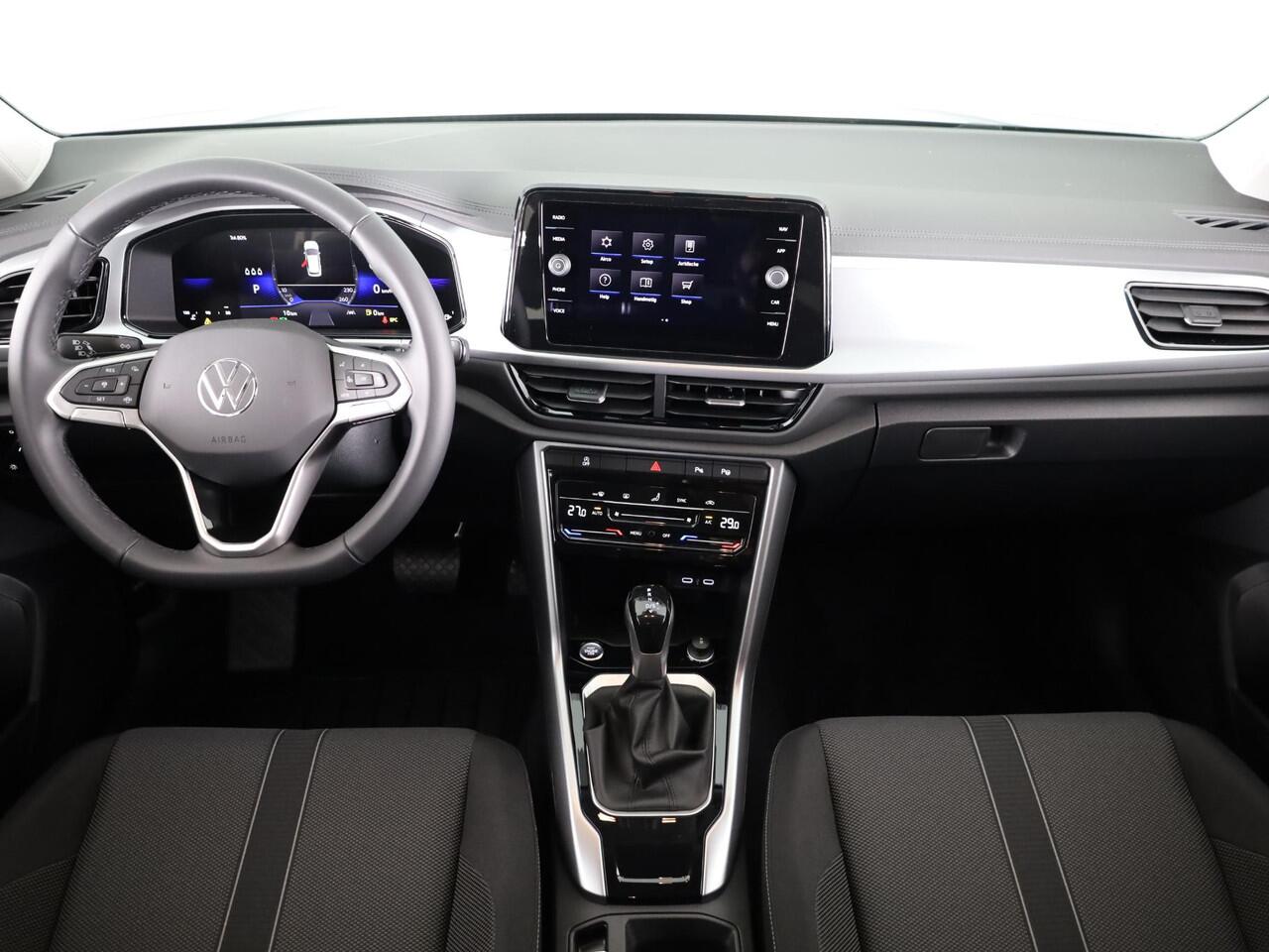 Volkswagen T-Roc Life Edition 1.5 110 kW / 150 pk TSI SUV 7 versn. | Verlengde garantie | Private lease vanaf ¤ 699,- pm | Navigatie via App | Parkeersensoren (Park assist) | Achteruitrijcamera | Adaptieve cruise control |