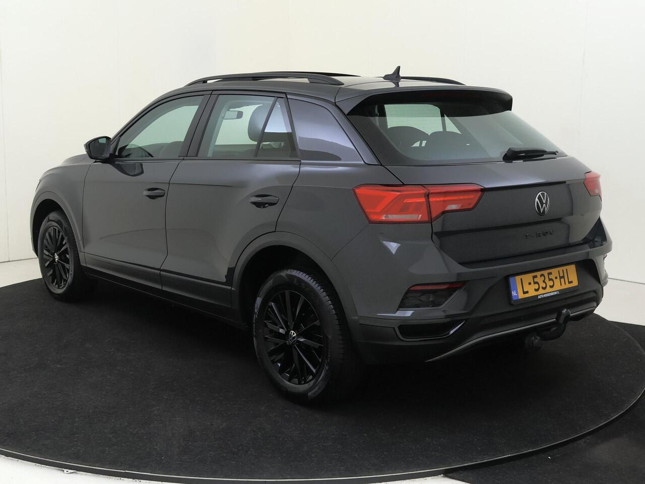 Volkswagen T-Roc 1.0 TSI Style | Panoramadak | Trekhaak | Navigatie | Digital cockpit Pro | Adaptieve cruise control | Parkeersensoren | Elektrische achterklep |