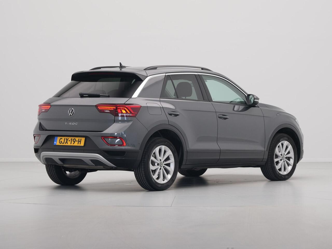 Volkswagen T-Roc 1.5 TSI 150pk DSG Life Edition Navi via App Pdc Clima Acc 63