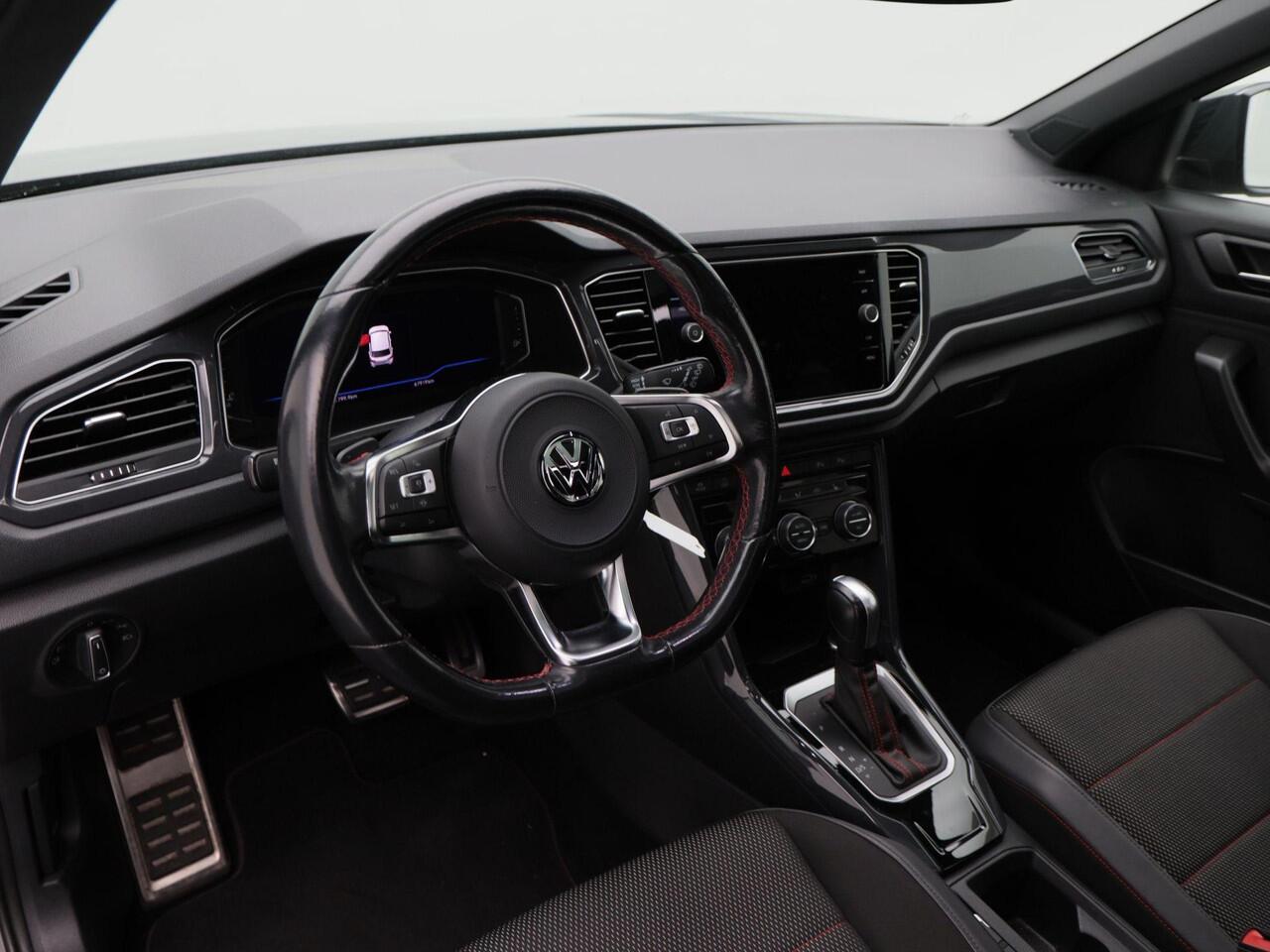 Volkswagen T-Roc 1.5 TSi 150 Pk Automaat Sport Business R-Line | Panoramadak | Adaptive Cruise | Climate Control | Stoelverwarming | Parkeersensoren | Bluetooth | Trekhaak | Navigatie | 19 Inch | 67.919 Km!!