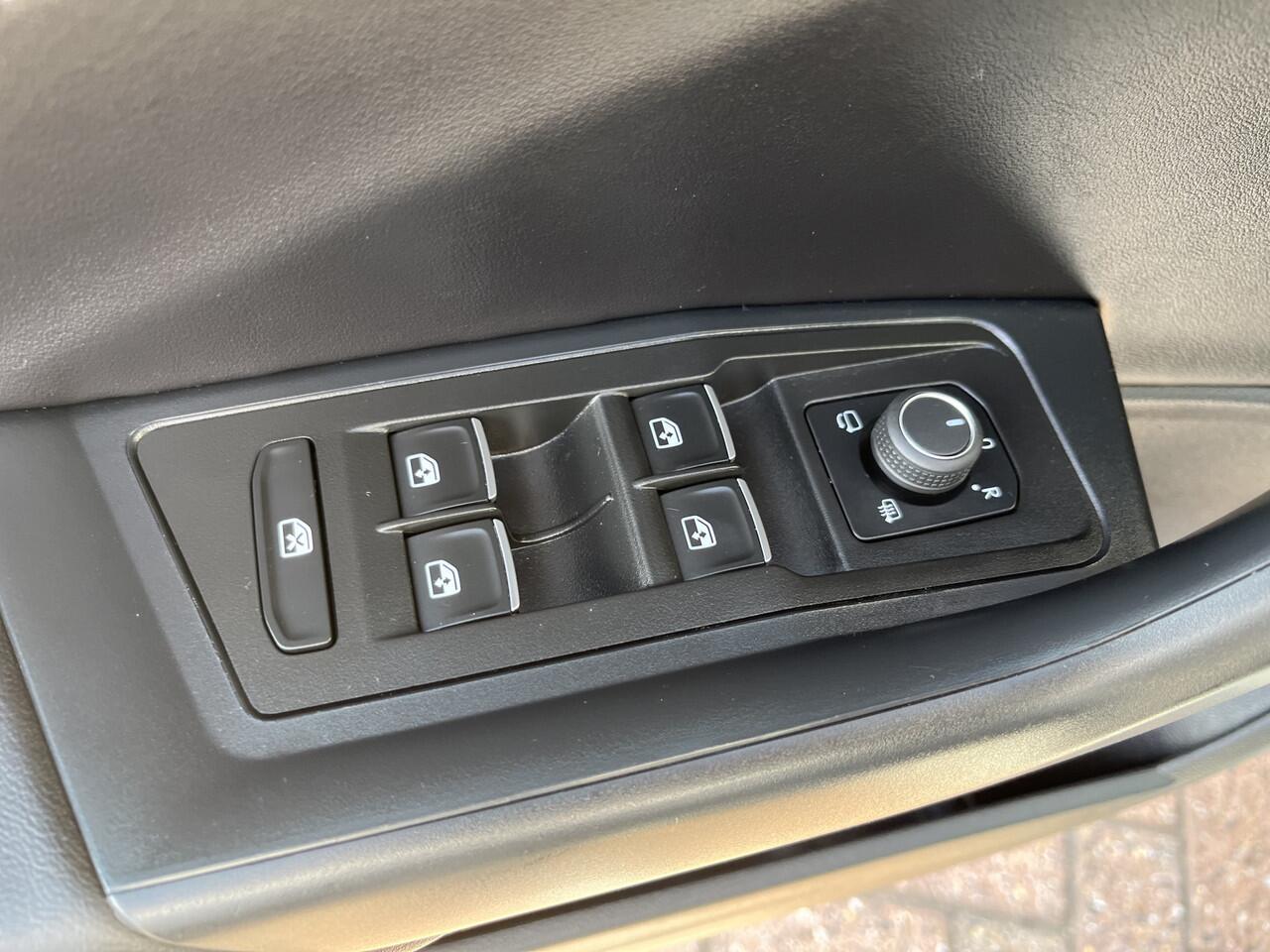 Volkswagen T-Roc 1.5 TSI R-Line / AUTOMAAT/ 2X R-LINE/ MATRIX/ 18" LMV/ DIGITAL DASH/ APP-CONNECT/ PARK. SENSOREN/ CLIMA/ STOEL VERWARM./ DAB/ RIJ-MODI