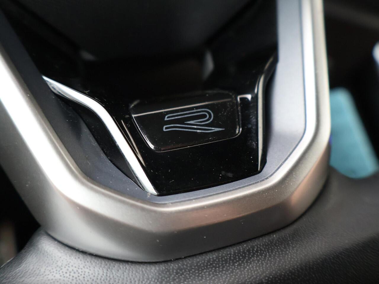 Volkswagen T-Roc 1.5 TSI R-Line Business+ | 150 PK | Automaat | Stoelverwarming | Adaptive Cruise Control | Achteruitrijcamera |