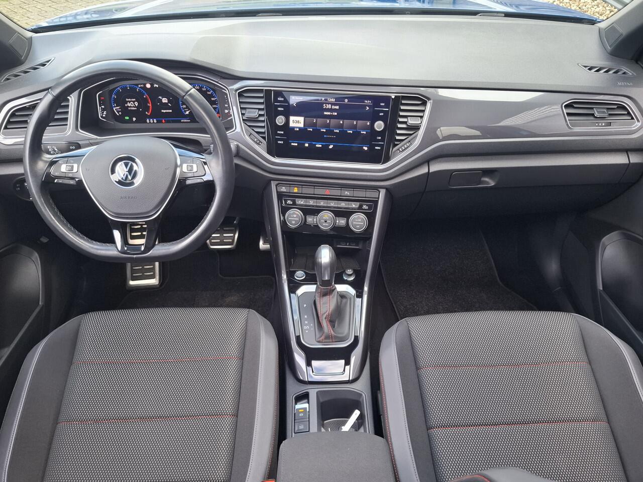 Volkswagen T-Roc 1.5 TSI Sport Business R | Automaat | Panoramisch Schuifdak | Navigatie | Stoel en Stuurverwarming | 19 Inch Velgen |