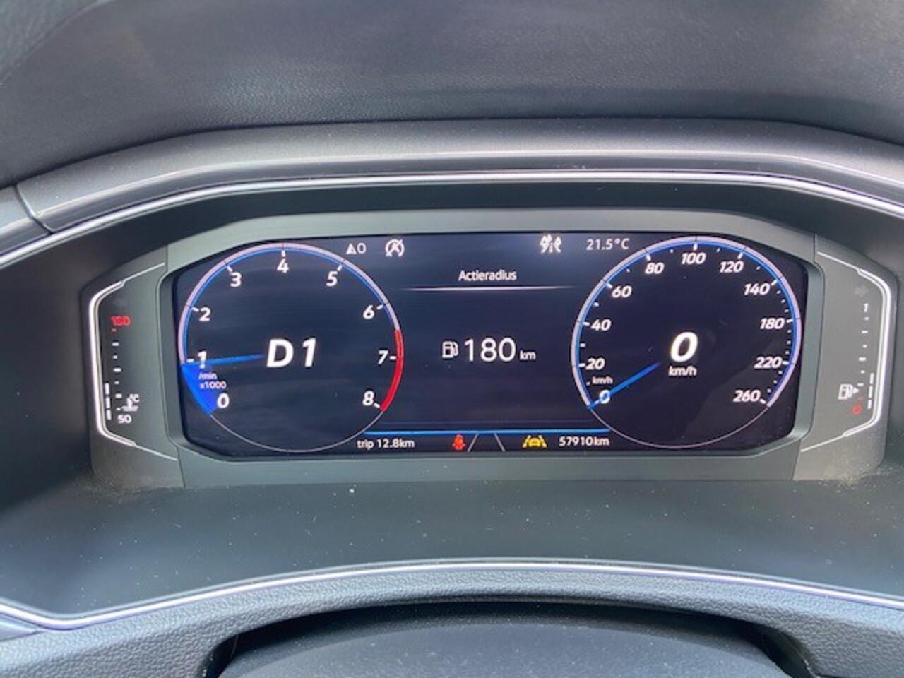 Volkswagen T-Roc 1.5 TSI 150pk DSG R-Line / Panoramadak / Virtual Cockpit / 2x R-Line / 19" LMV / Trekhaak