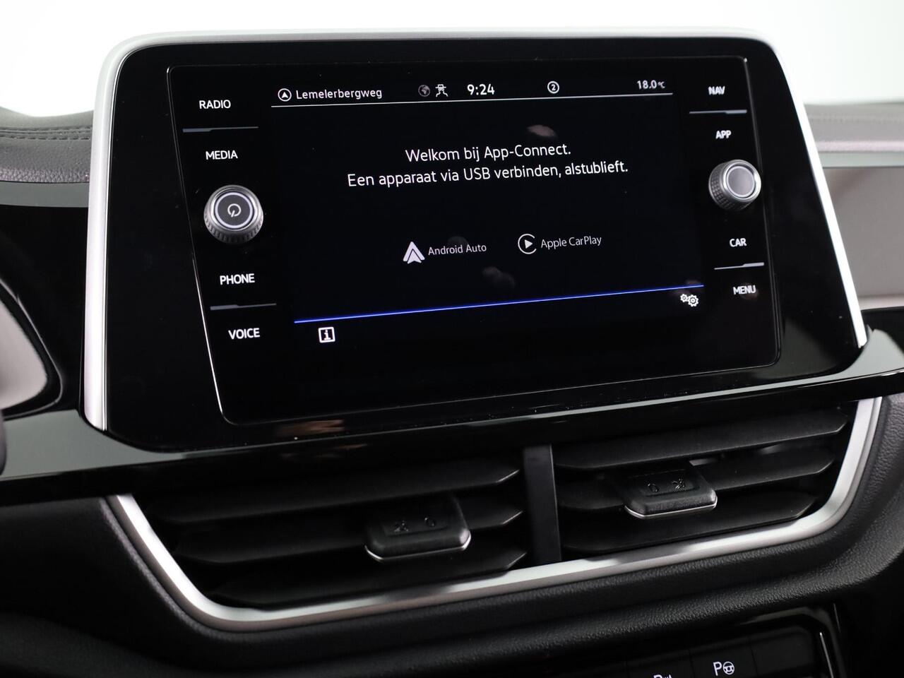 Volkswagen T-Roc 1.5 TSI R-Line 150 pk Automaat (DSG) | Private lease vanaf ¤ 592,- pm | Verlengde garantie | Navigatie | Trekhaak (afneembaar) | Parkeersensoren (Park assist) | Achteruitrijcamera | R-Line |