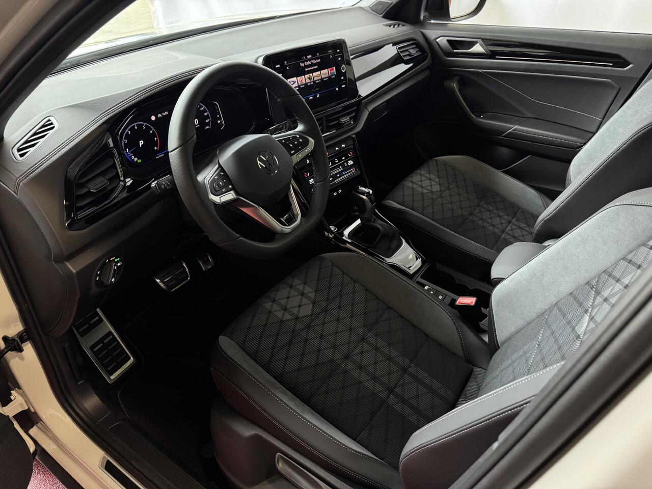 Volkswagen T-Roc 1.5 TSI 150PK R-LINE PANORAMA BLACKLINE EVO IQ LIGHT ALCANTARA ELEK.KLEP CARPLAY STOEL/STUUR VERW. 19"LMV VIR.COCKPIT 08/2025 ?Top Auto's Wijchen? 170 Nieuwe en bijna nieuwe Auto's met : Benzine / PHEV / Plug in hybrid / Hybrid / Mild hybrid / HEV /Keuze