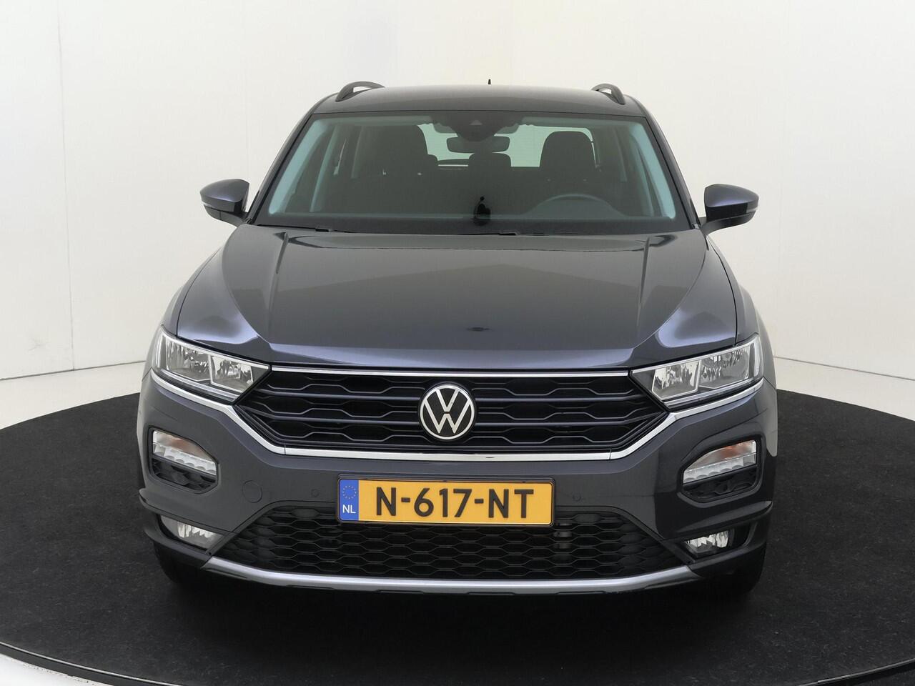 Volkswagen T-Roc 1.5 TSI Style | CarPlay | Airco | Parkeersensoren | Adaptieve cruise control | Lane- en frontassist | Bluetooth |