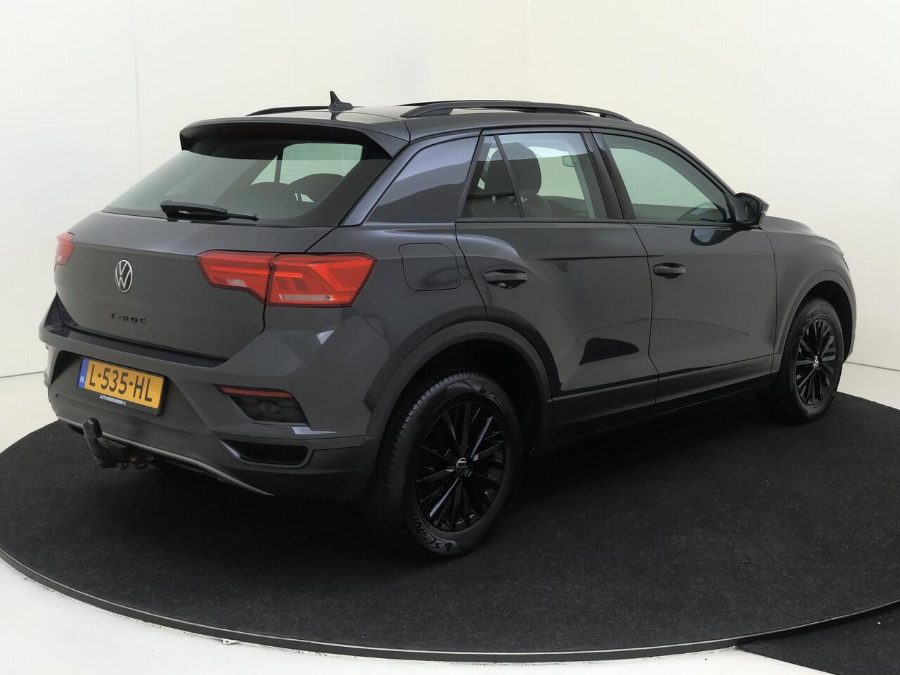 Volkswagen T-Roc 1.0 TSI Style | Panoramadak | Trekhaak | Navigatie | Digital cockpit Pro | Adaptieve cruise control | Parkeersensoren | Elektrische achterklep |