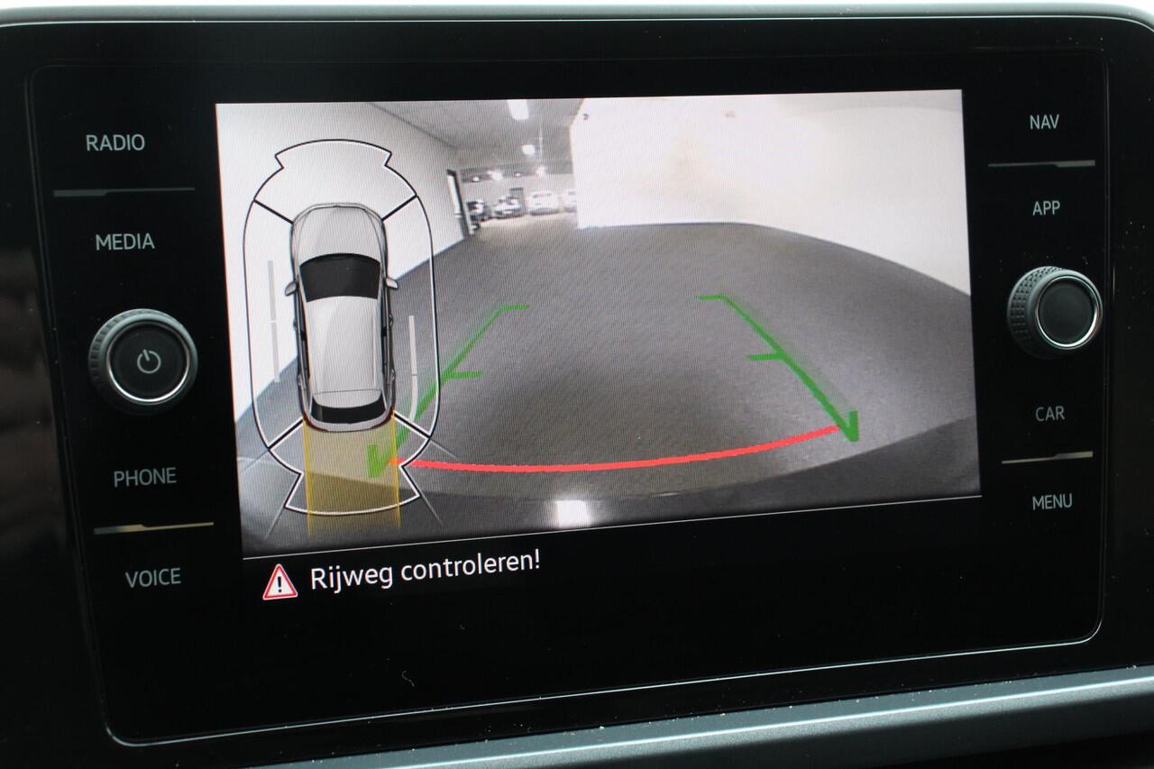 Volkswagen T-Roc 1.5 TSI 150pk DSG Style | Navigatie | Apple Carplay/Android Auto | Parkeersensoren | Camera | Adaptive Cruise Control | Park Assist | Stoel- en stuurverwarming | Elektrische achterklep | LED-koplampen | Getinte ramen