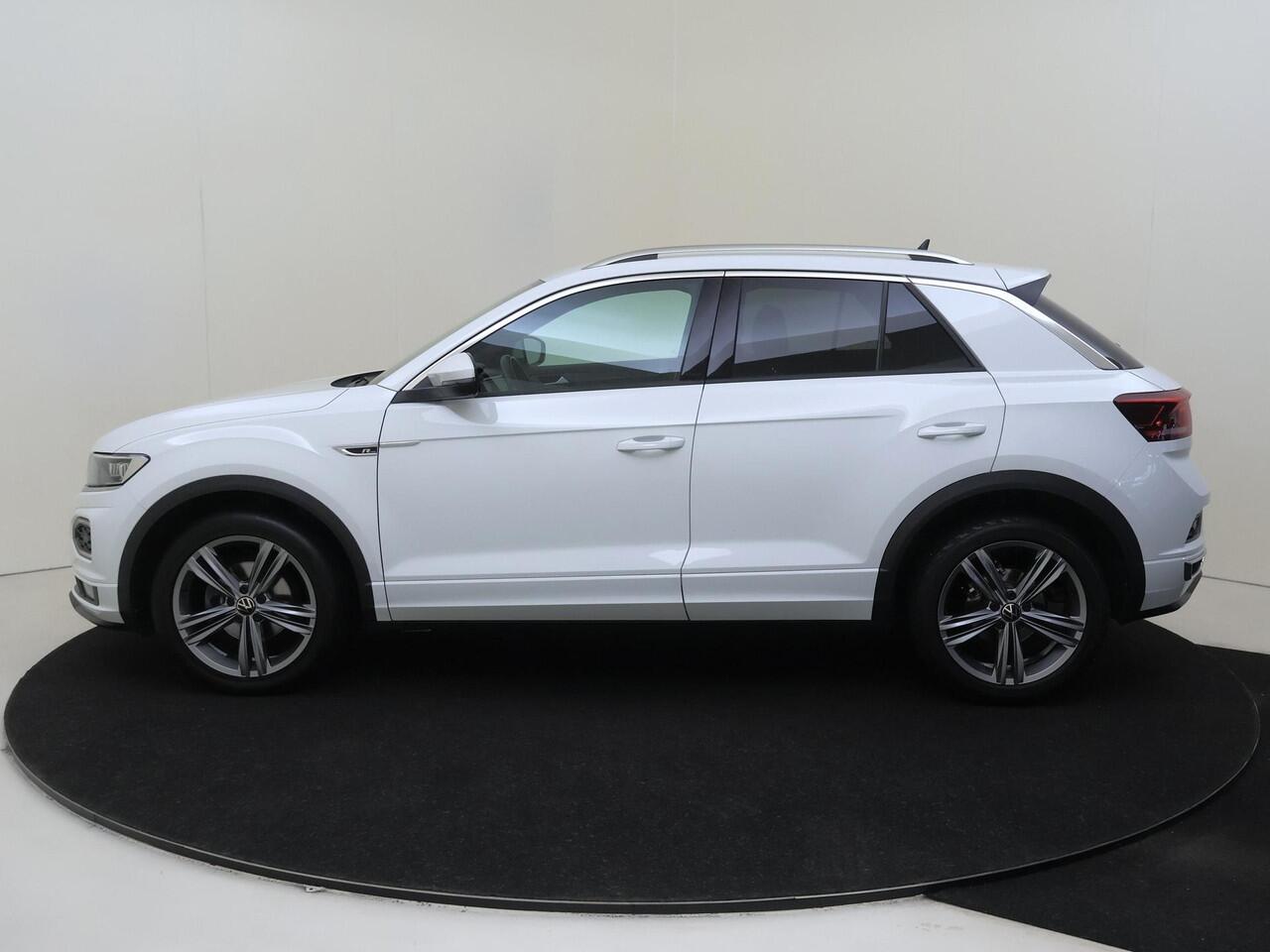 Volkswagen T-Roc 1.5 TSI Sport Business R | Achteruitrijcamera | Navigatie | Digital cockpit Pro | CarPlay | Adaptieve cruise control | Elektrisch inklapbare buitenspiegels | LED verlichting |
