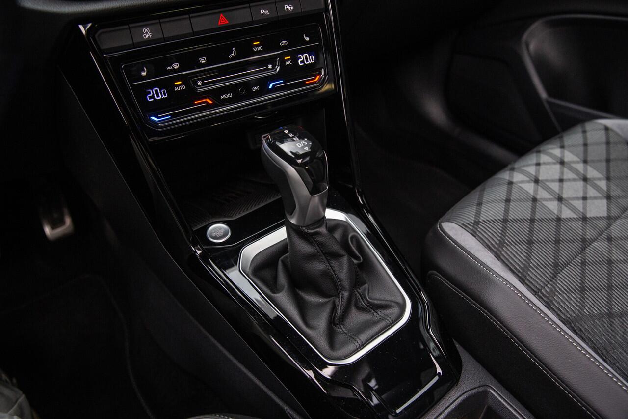 Volkswagen T-Roc 1.5 TSI R-Line Black Edition , Panoramadak, Adaptieve Cruise, IQ-Light