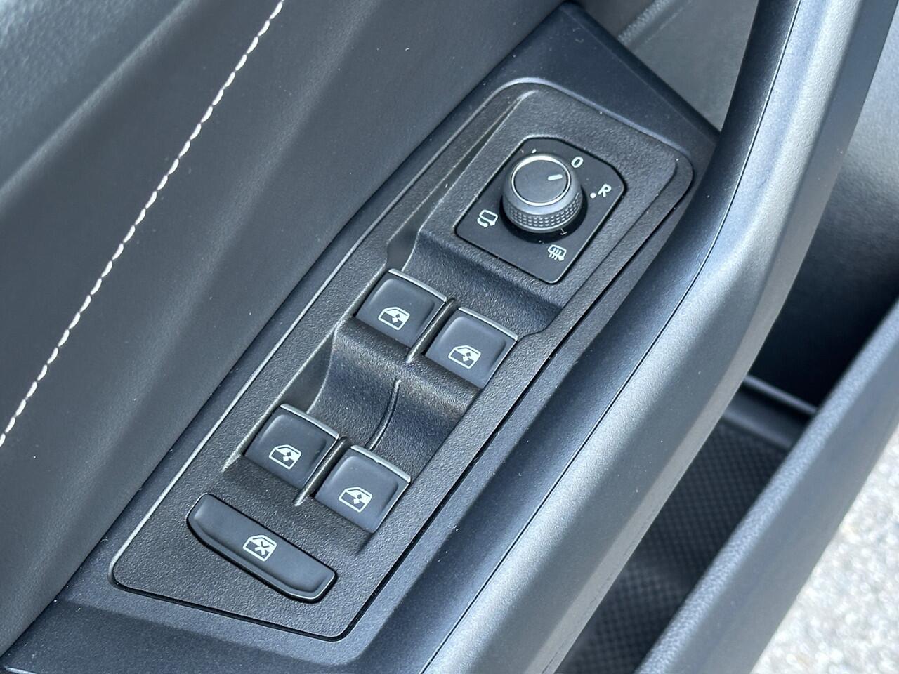 Volkswagen T-Roc 1.5 TSI 150pk DSG Style | Trekhaak | Navi | IQ light | Adapt. Cruise | Rijklaar incl. garantie