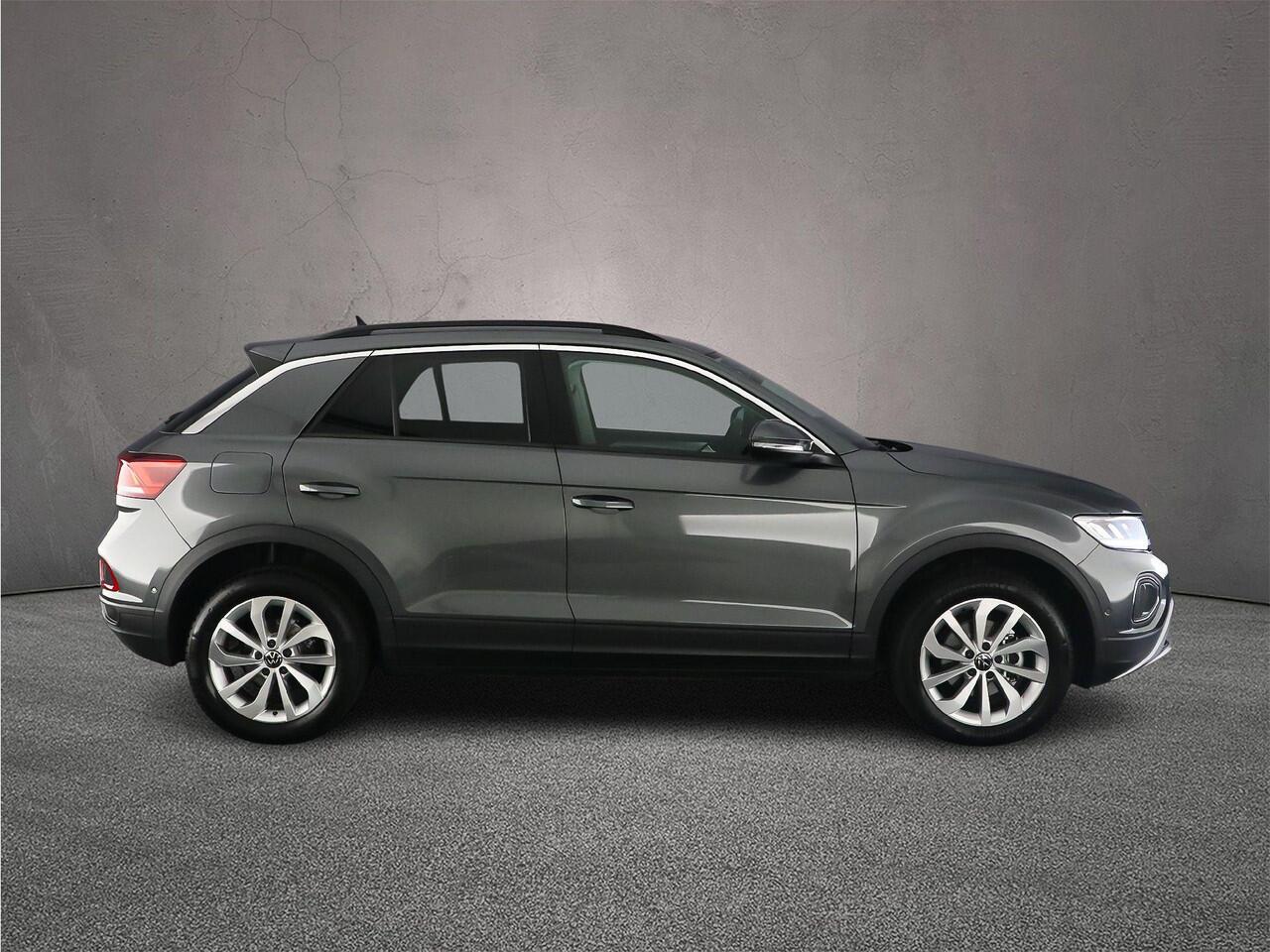 Volkswagen T-Roc Life Edition 1.5 TSI 150pk DSG Automaat Adaptive cruise control, Achteruitrijcamera, LED koplampen, Airco, DAB, Radio, App connect, Parkeersensoren