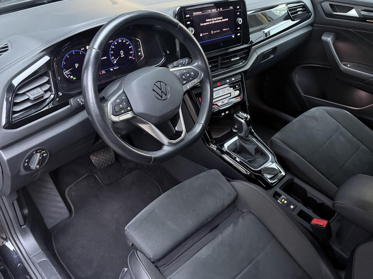 Volkswagen T-Roc 1.5 TSI Sport BLACKSTYLE DSG,NAVI/CAM,IQ-LIGHT,TREKHAAK