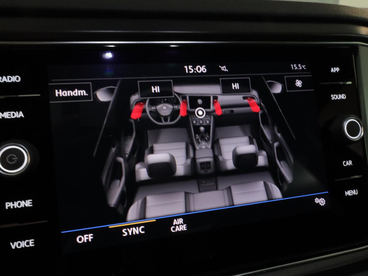 Volkswagen T-Roc 1.0 TSI Style 115 PK | Panorama dak | Automatische airco | LED koplampen |