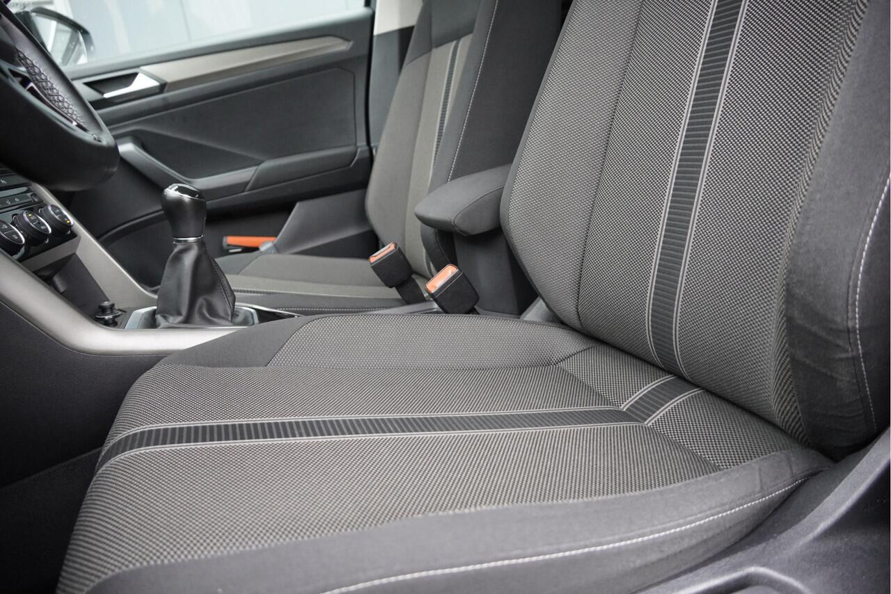 Volkswagen T-Roc 1.0 TSI Style Business BJ2020 Lmv 16" | Led | Pdc | Navi | Elek. achterklep | App-Connect | Virtual cockpit | Climate control | Cruise control | Extra getint glas