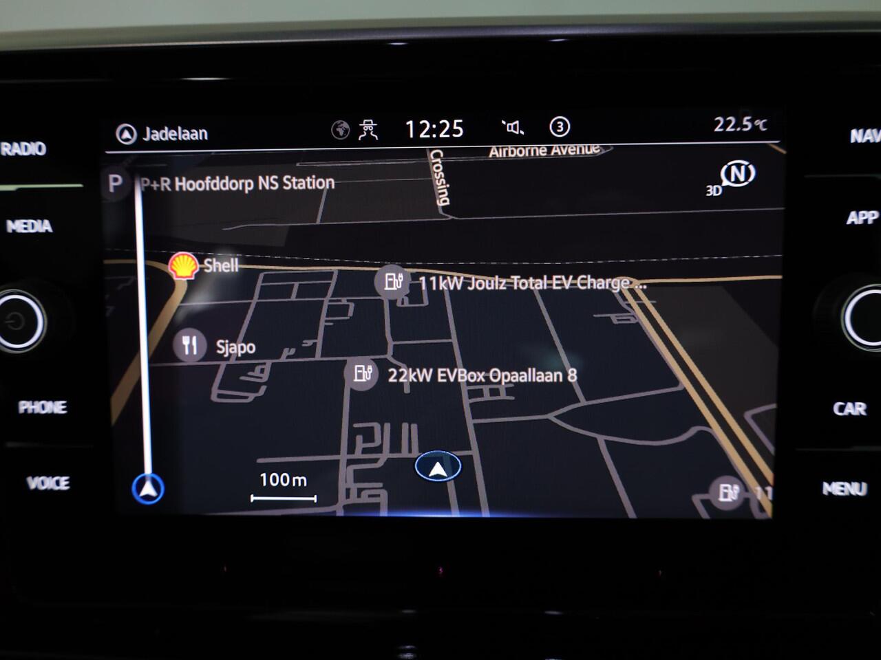 Volkswagen T-Roc 1.5 TSI R-Line 150 pk Automaat (DSG) | Verlengde garantie | Navigatie | Trekhaak (afneembaar) | Parkeersensoren (Park assist) | Achteruitrijcamera | R-Line |