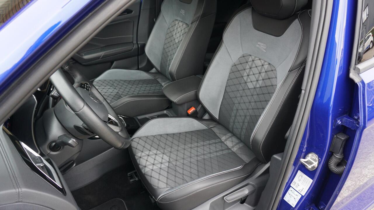 Volkswagen T-Roc 1.5 TSI 150pk DSG 2x R-Line IQ Light Afn-Trekhaak *Lapiz Blue* 17inch LM Adaptive Cruise Control Stuurverwarming *Compleet*