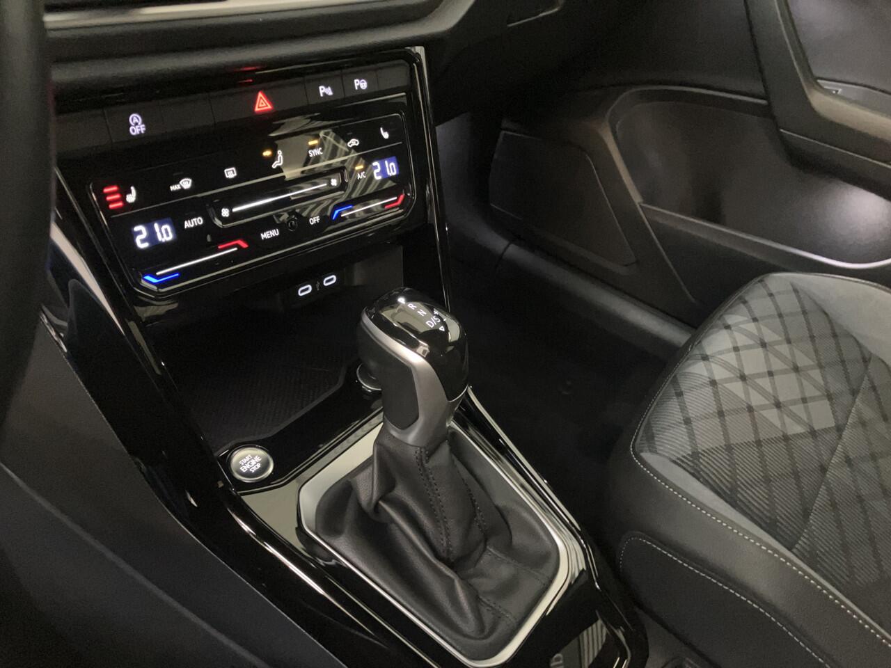 Volkswagen T-Roc 1.5 TSI R-LINE BLACK STYLE/IQ LIGHT/IQ DRIVE/EL A KLEP/ENZ