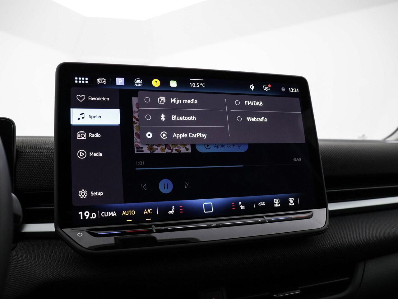 Volkswagen T-Roc Life First Edition 1.5 eTSI 116 PK 7 versn. DSG · Comfort pakket · Achteruitrijcamera ·