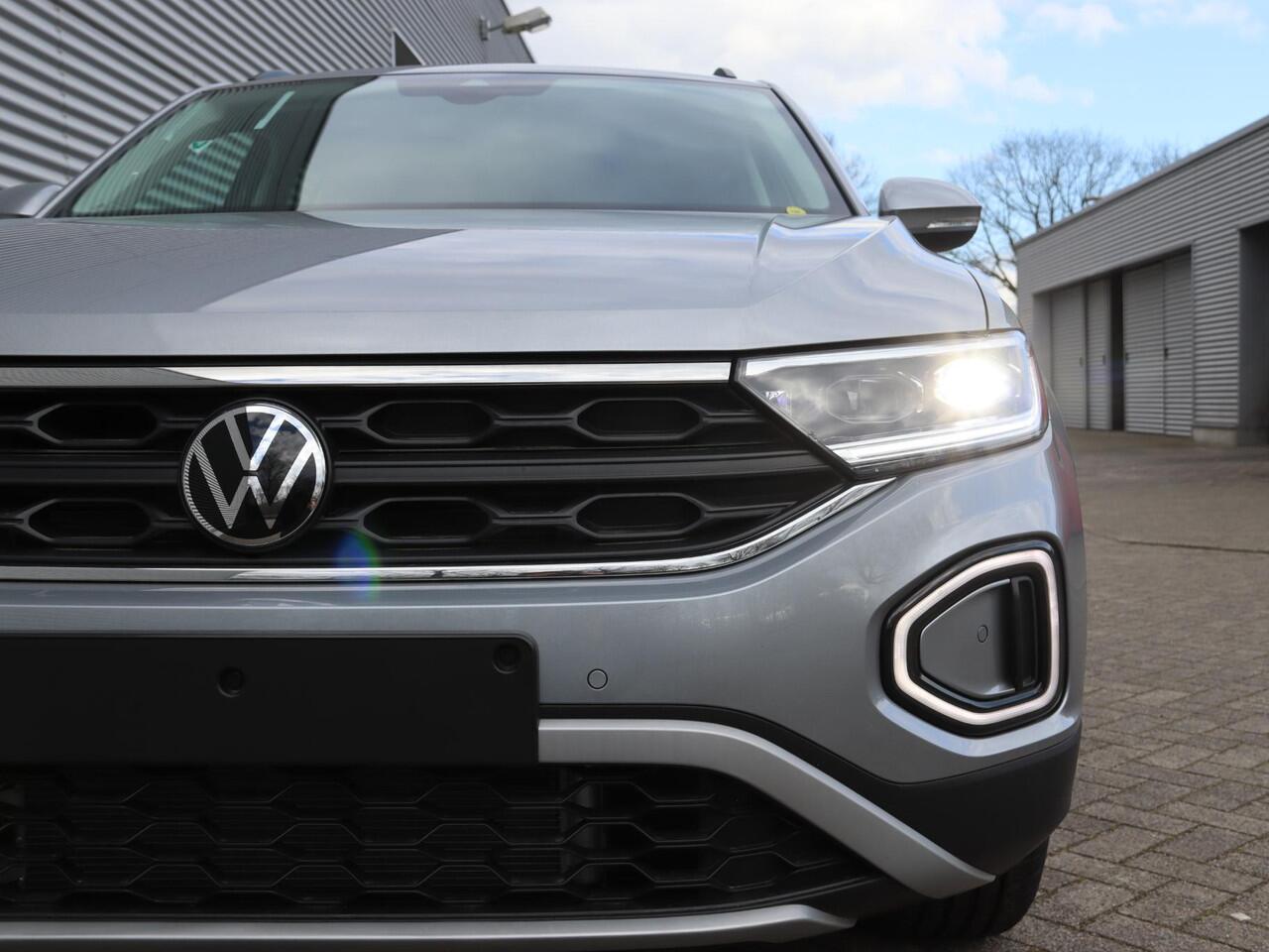 Volkswagen T-Roc Life Edition 1.0 85 kW / 116 pk TSI SUV 6 versn. Hand | Climatronic | Multimedia pakket incl. navigatie | LED Plus |
