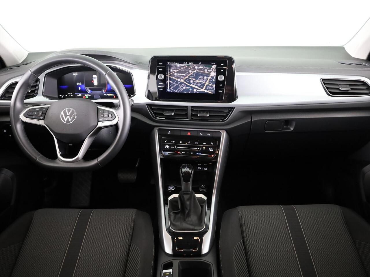 Volkswagen T-Roc 1.5 TSI Life Edition 150 PK DSG | Private lease vanaf ¤ 569,- pm | Navigatie | Parkeercamera | Keyless entry |