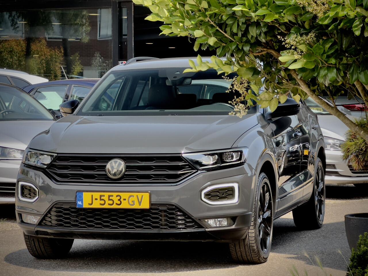 Volkswagen T-Roc 1.5 TSI AUT7 BLACK-LINE 98D.KM! NW-MODEL LEDER NAVI CAMERA DIGI-DASH APPLE-CARPLAY LED LMV PDC