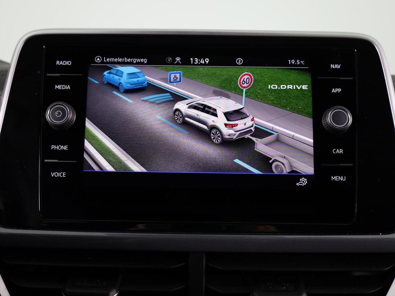 Volkswagen T-Roc 1.5 TSI Style 150 PK DSG | Private lease vanaf ¤ 584,- pm | Trekhaak afneembaar | Navigatie | Stoel verwarming en massage | Alcantara |