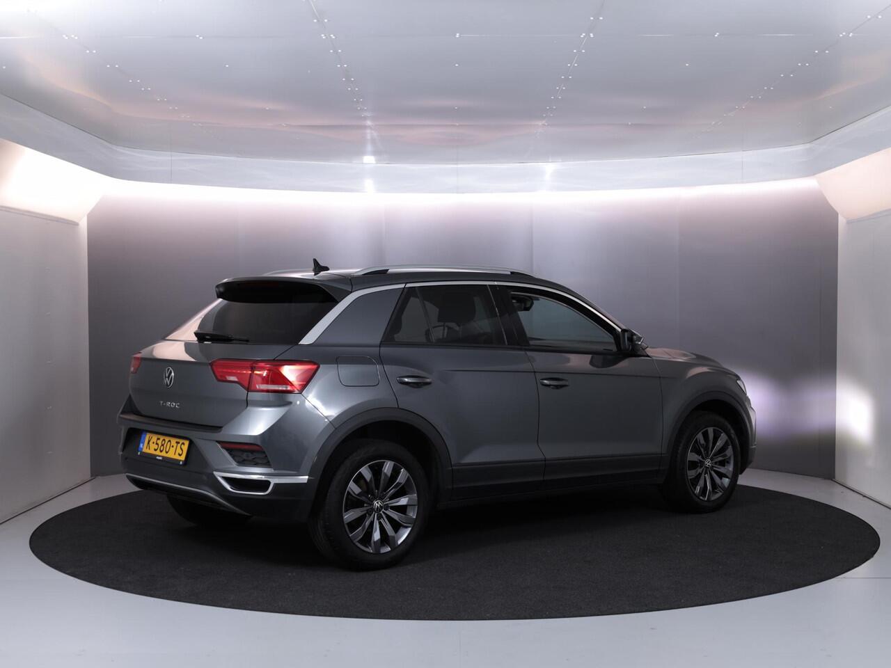 Volkswagen T-Roc 1.0 TSI Style 115 pk | Navigatie | Parkeersensoren | Autom. airco | Adaptieve cruise control | Apple Carplay/Android Auto |
