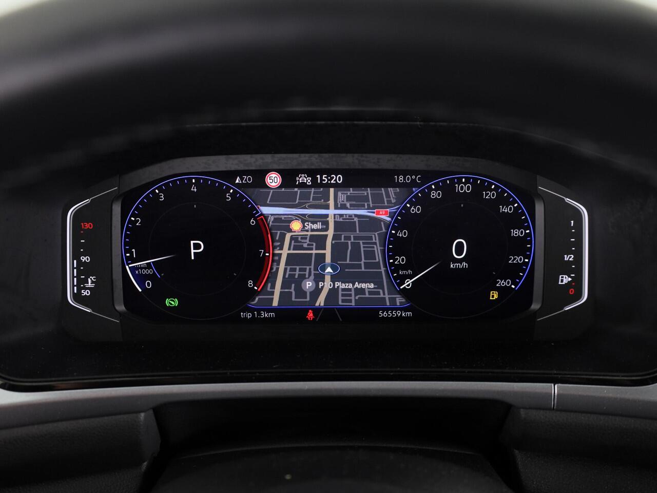 Volkswagen T-Roc 1.5 TSI Life 150 pk Automaat (DSG) | Navigatie | Trekhaak (afneembaar) | Parkeersensoren (Park assist) | Achteruitrijcamera | Stoelverwarming |