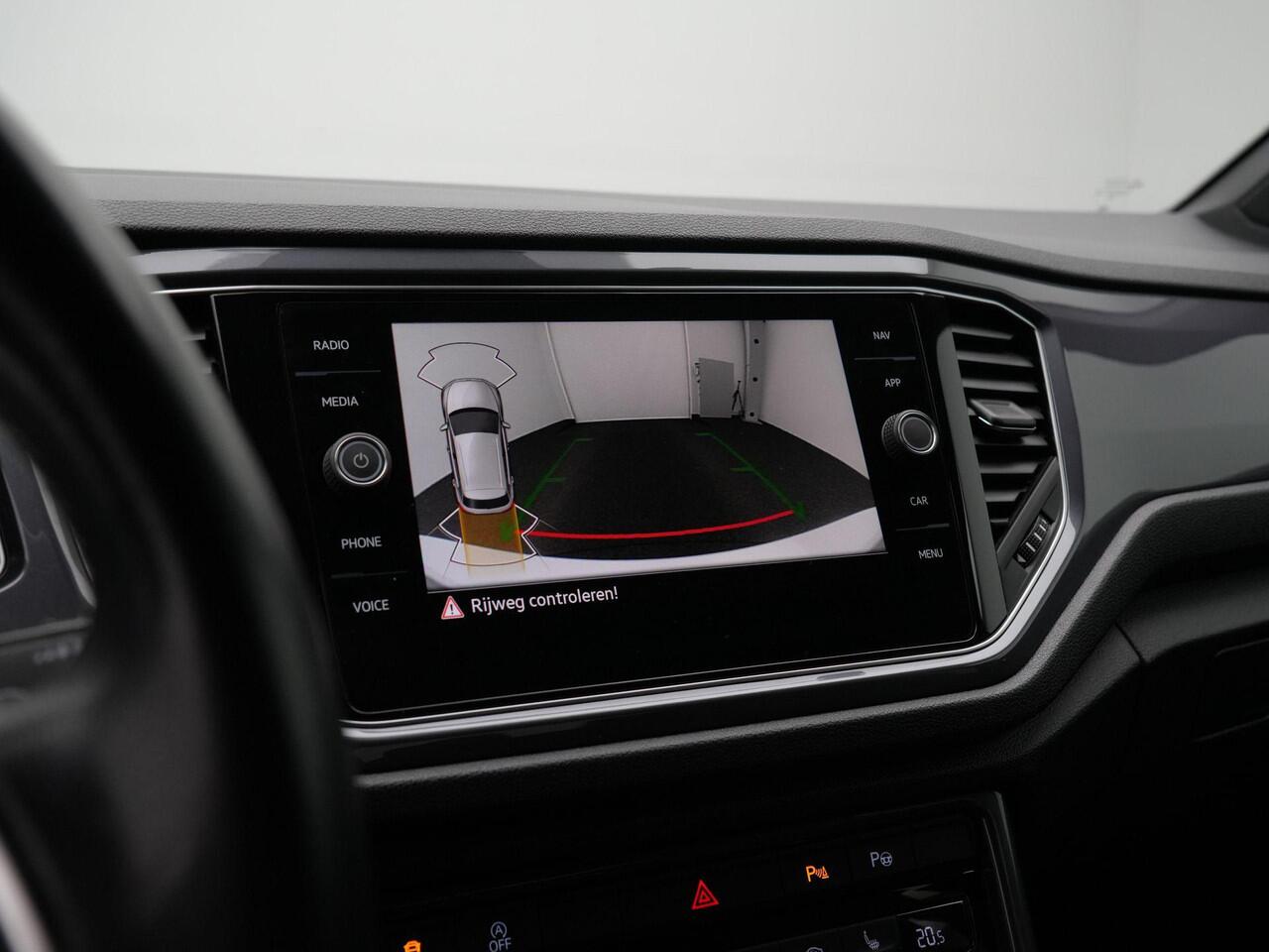 Volkswagen T-Roc 1.5 TSI 150 pk DSG Sport Business R / R-Line | Panoramadak | Trekhaak | Achteruitrijcamera | Stoelverwarming | Navigatie