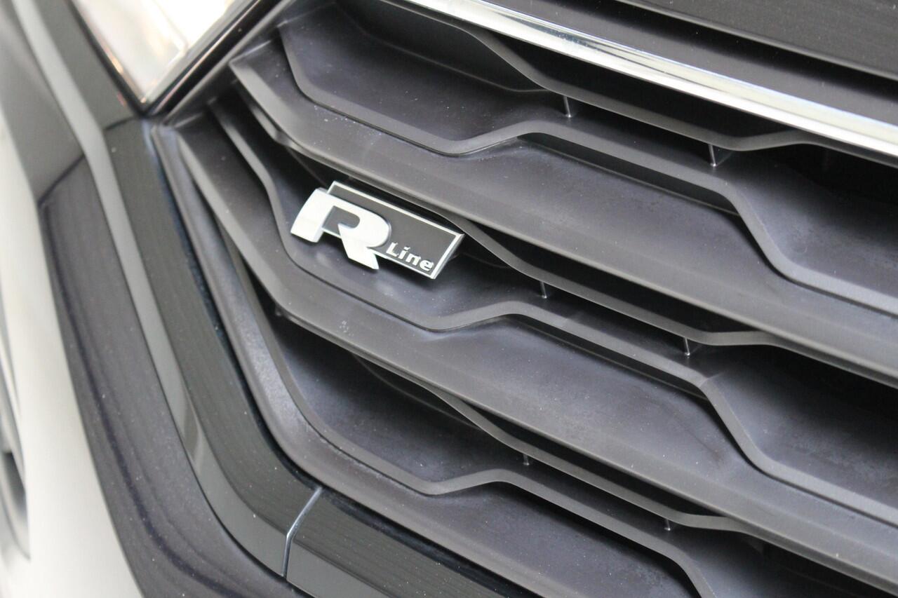 Volkswagen T-Roc Cabrio 1.5 TSI R-Line Blackstyle Navigatie | Camera | Trekhaak | 18" Grange Hill Zwart