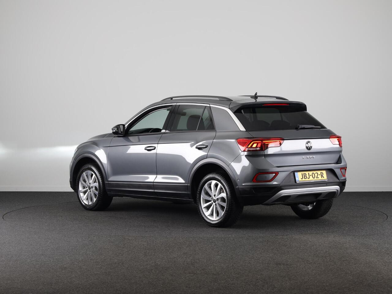 Volkswagen T-Roc 1.5 TSI Life Edition 150 PK DSG | Private lease vanaf ¤ 569,- pm | Navigatie | Parkeercamera | Keyless entry |