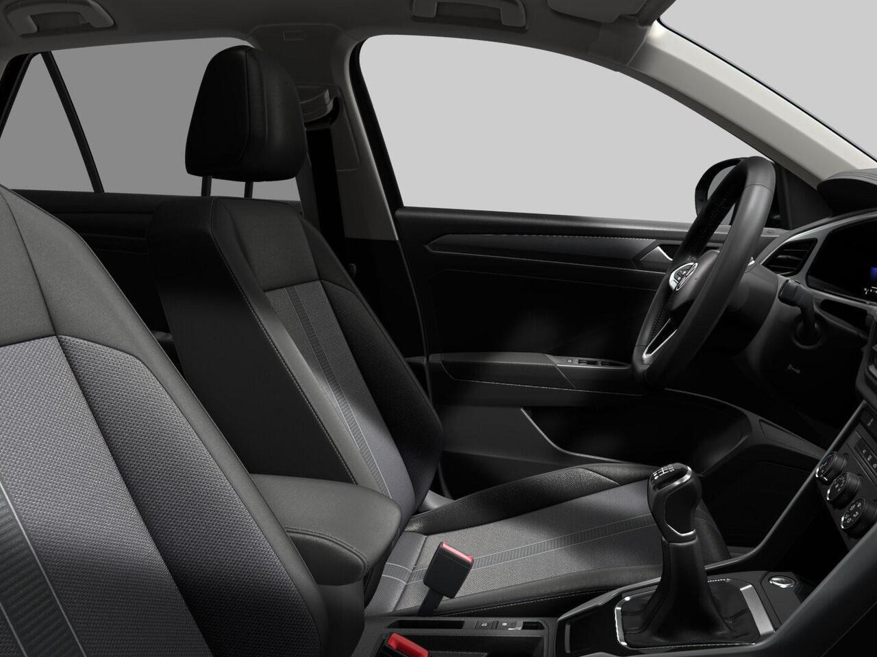 Volkswagen T-Roc Life Edition 1.0 TSI 116 pk 6 versn. Hand · Airconditioning automatisch, 2-zone (climatronic) · Multimedia pakket · Oranje Edition · Prijs is incl inruilbonus · MEGA Sale