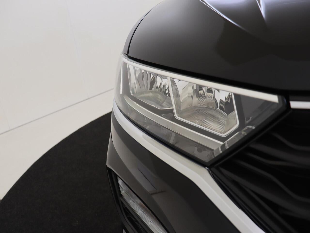 Volkswagen T-Roc 1.5 TSI Style | Trekhaak | Achteruitrijcamera | Parkeersensoren | Adaptieve cruise control | CarPlay | Navigatie | Draadloze telefoonlader |