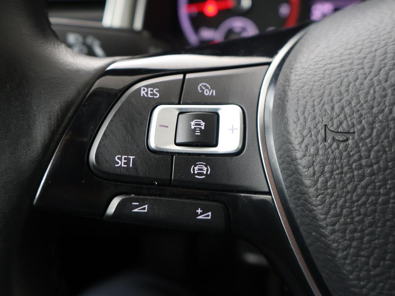 Volkswagen T-Roc 1.0 TSI Style | 110 PK | Navigatiesysteem | Adaptive cruise control | Apple Carplay/Android Auto |