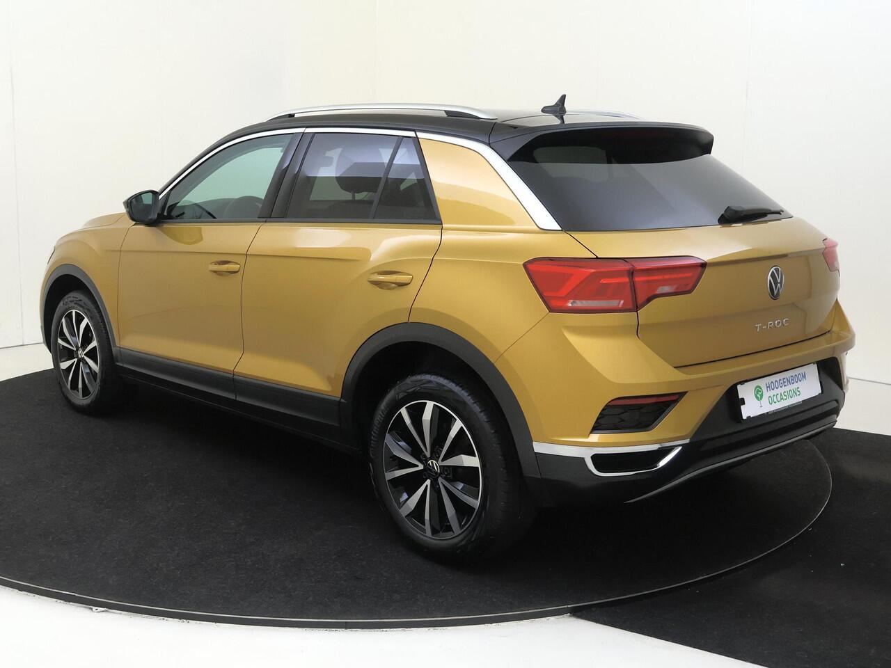 Volkswagen T-Roc 1.5 TSI Life | Parkeersensoren | Adaptieve cruise control | Digital cockpit pro | CarPlay | Stoelverwarming | Airco |