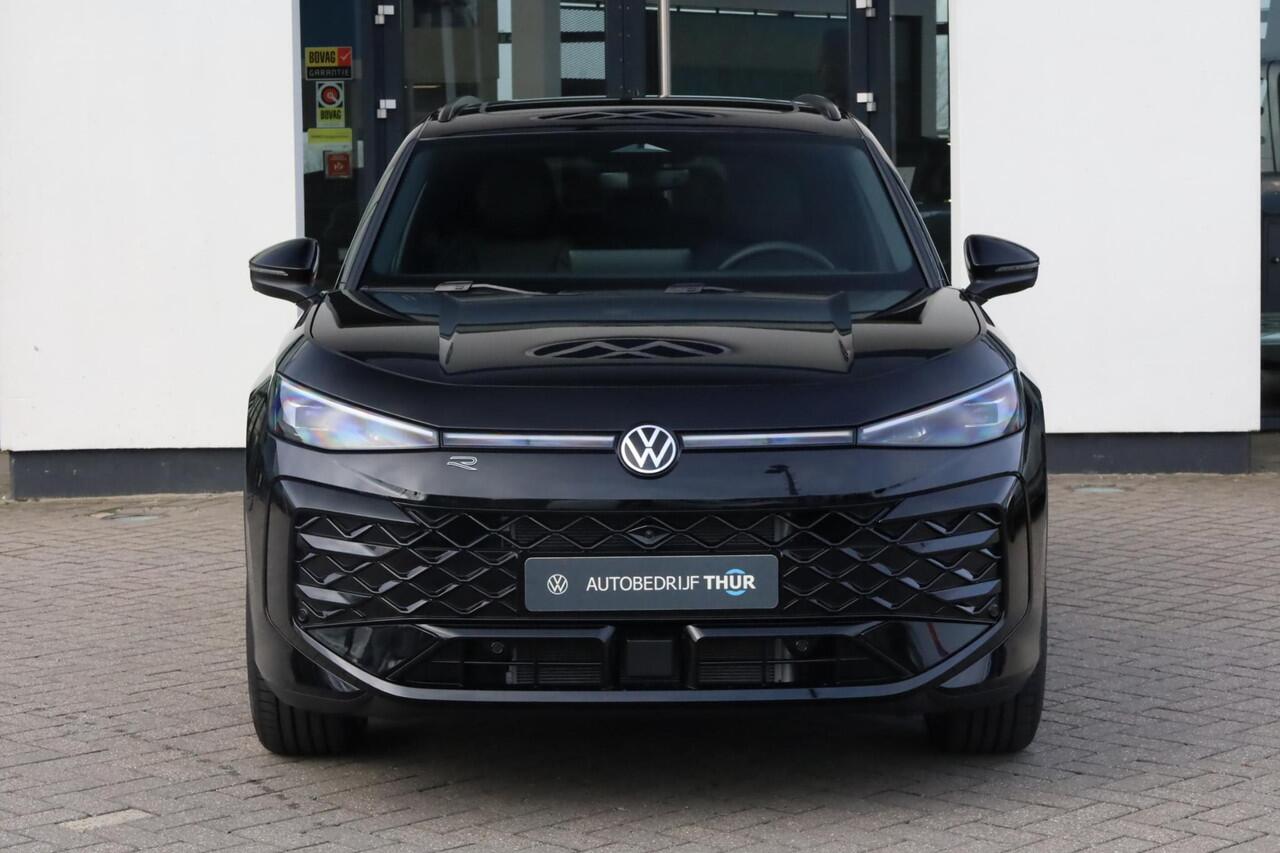 Volkswagen T-Roc 1.5 eTsi R-Line First Edition 150PK / 110kW LED Matrix IQ.Light, 360° rondomzichtcamera, panoramisch schuif- kanteldak, elektr. bedienbaar, verwarmbare voorstoelen + achterbank, high end audio 'Harman Kadon', dodehoekdetectie (Side Assist), head-up displa