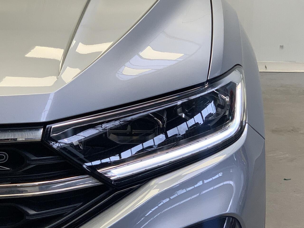 Volkswagen T-Roc 1.5 TSI 150PK R-Line Black Line IQ LIGHT-CAMERA-NAVI-ADAPT.CRUISE-LANE ASSIST-PDC-LMV-ECC