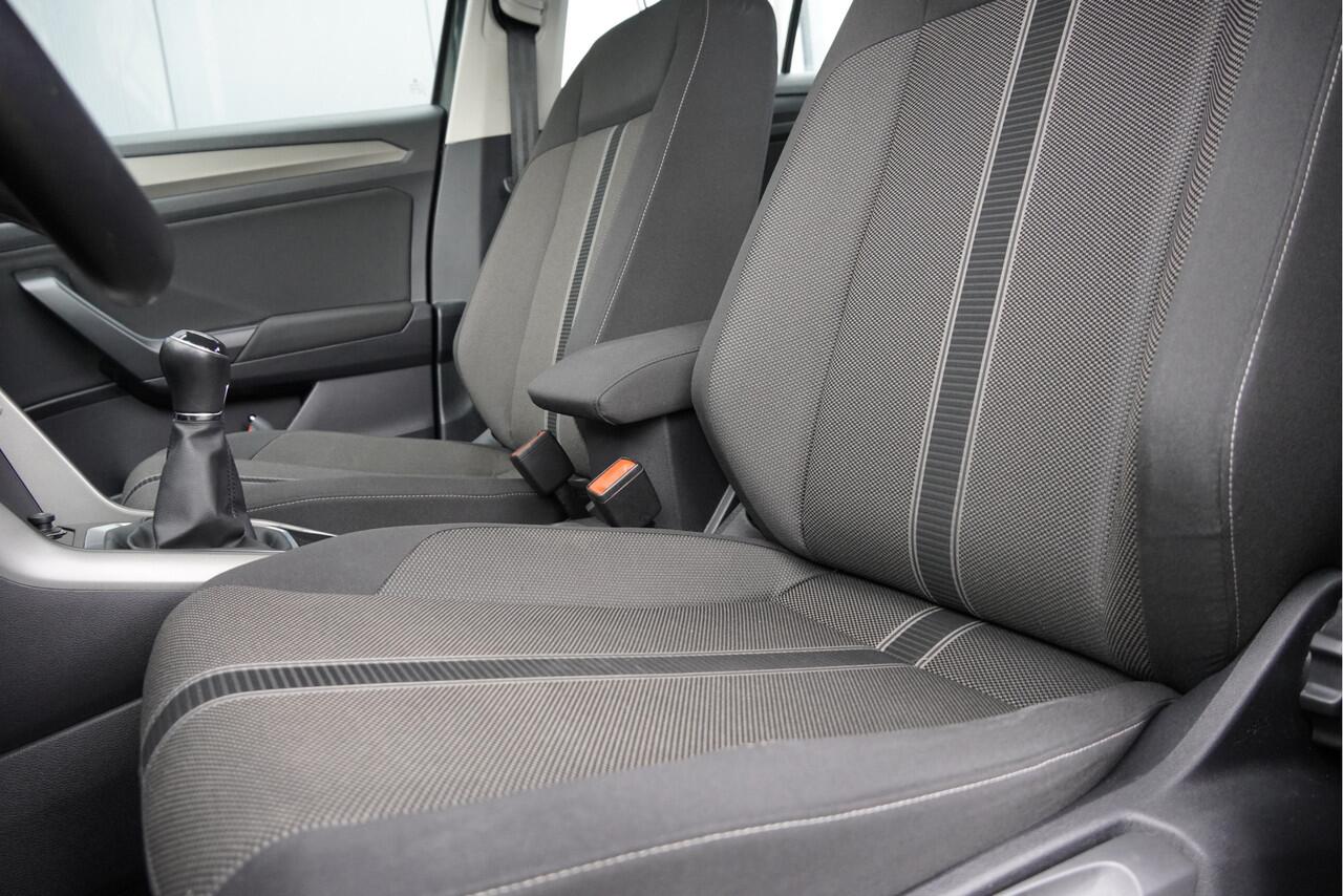 Volkswagen T-Roc 1.0 TSI Style BJ2021 Lmv 16" | Pdc | App-Connect | Navigatiesysteem ( Niet vrijgeschakeld ) | Airco | Cruise control | Getint glas