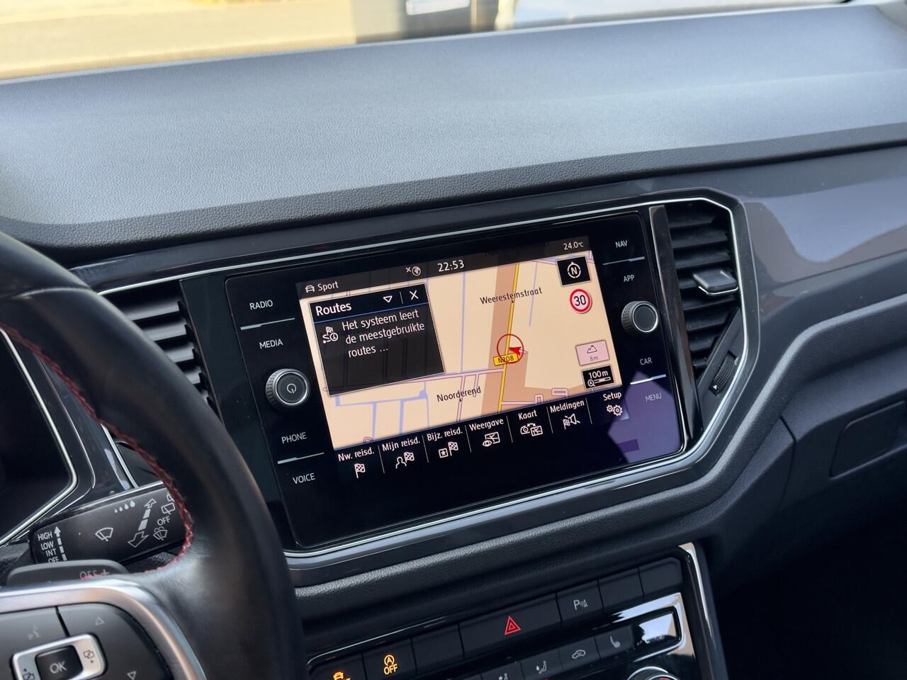 Volkswagen T-Roc 1.5 TSI ACTIE! BETAAL NU 50% 14950 DE REST IN 2JR RENTEVRIJ FINANCIEREN