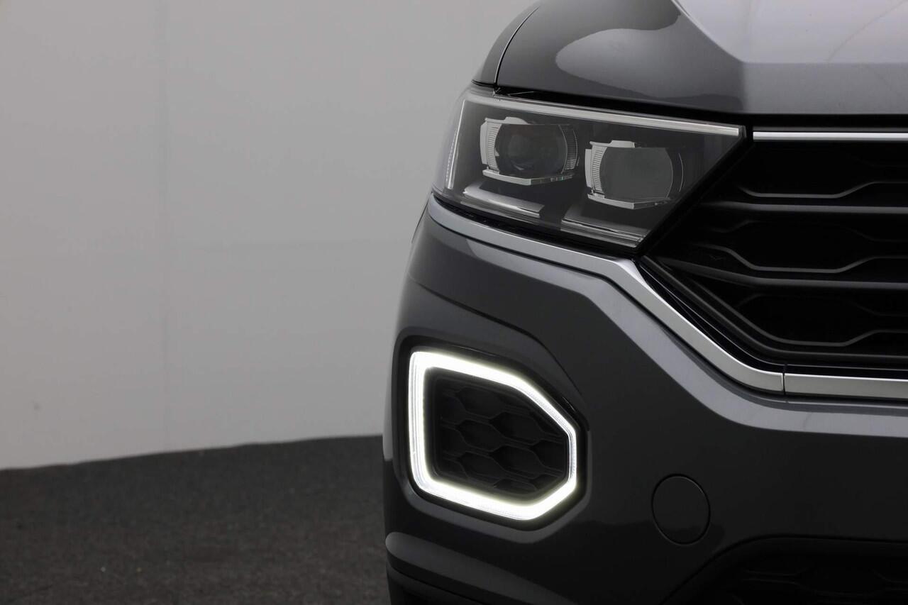 Volkswagen T-Roc 1.0 TSI 110 pk Style Business | Panoramadak | Achteruitrijcamera | Navigatie | Stoelverwarming | Adaptive Cruise