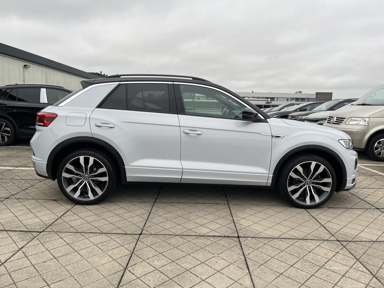Volkswagen T-Roc 1.5 TSI 150pk DSG R-Line / Trekhaak Afneembaar / R-Line in-en exterieur 19" LMV / Virtual Cockpit / Zwart Dak / App connect / Navi