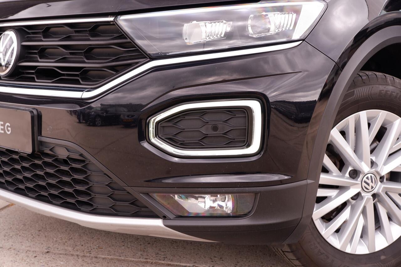 Volkswagen T-Roc 1.5 TSI Sport | LED | Trekhaak | Carplay | Virtual Cockpit | Camera | PDC